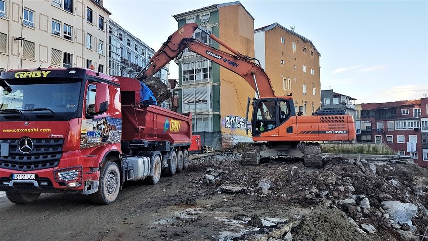 Doosan Excavators Prepare Site in Centre of Santander 